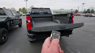 Power Tailgate on the New Silverado [upl. by Sone812]