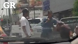 Pelean hombres en plena Avenida Madero  Monterrey [upl. by Ogeid878]