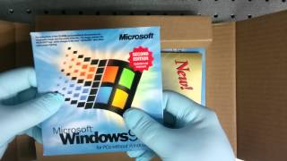 Unboxing windows 98se [upl. by Runkle34]