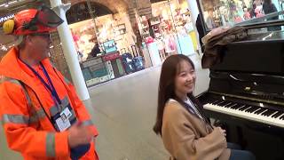 Korean Piano Girls Amazing Public Duet [upl. by Arikaahs]