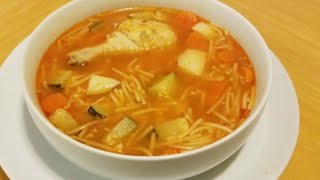 Sopa de fideos con pollo y verduras [upl. by Zachar152]