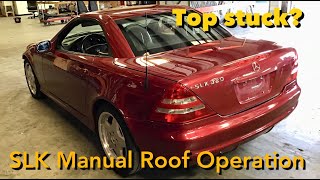 Mercedes SLK Manual Top  Roof Closing 19982004 R170 [upl. by Noffets]